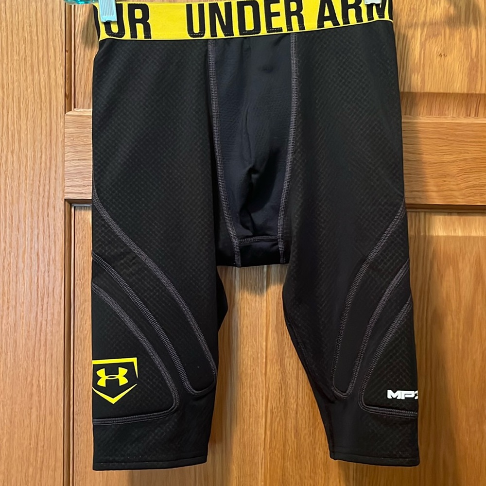 NWOT Under Armour padded Baseball sliding shorts.